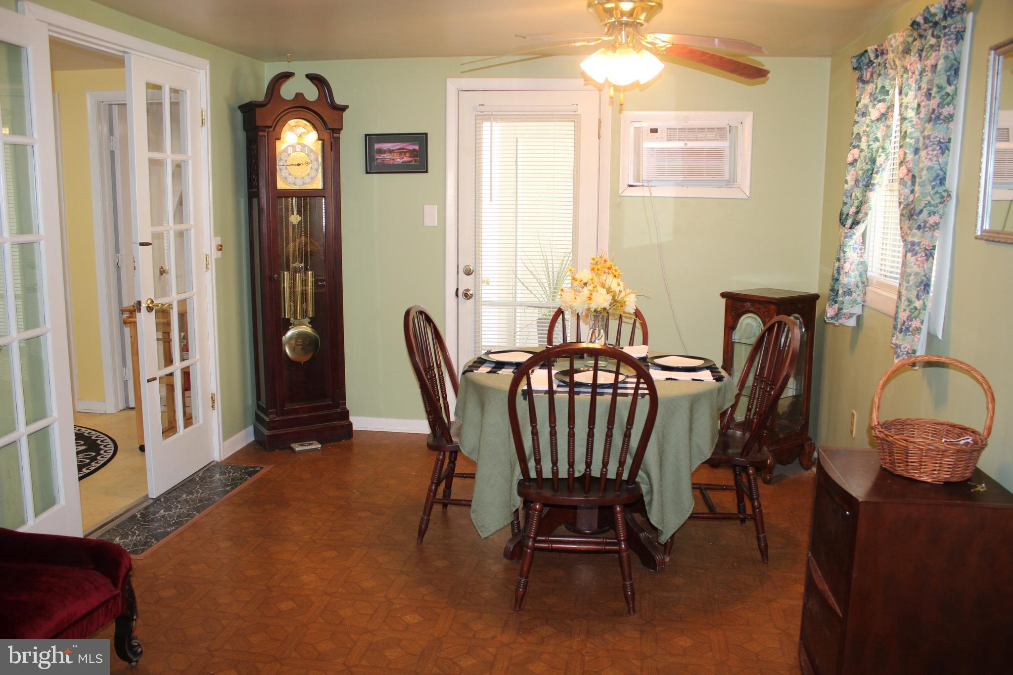 12439 West Torquay Road Ocean City, MD 21842 - Photo 10 of 24 Dining room