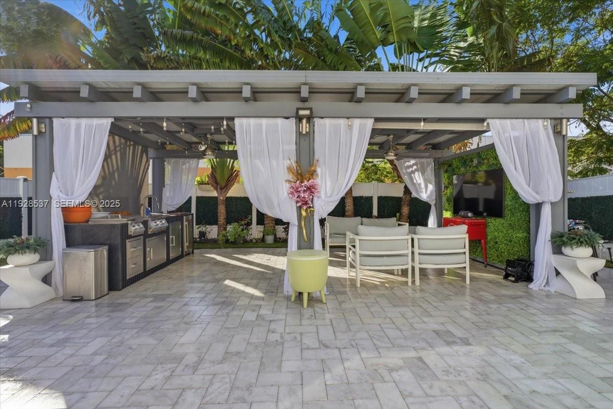 3522 West 86th Terrace Hialeah, FL 33018 - Photo 11 of 35