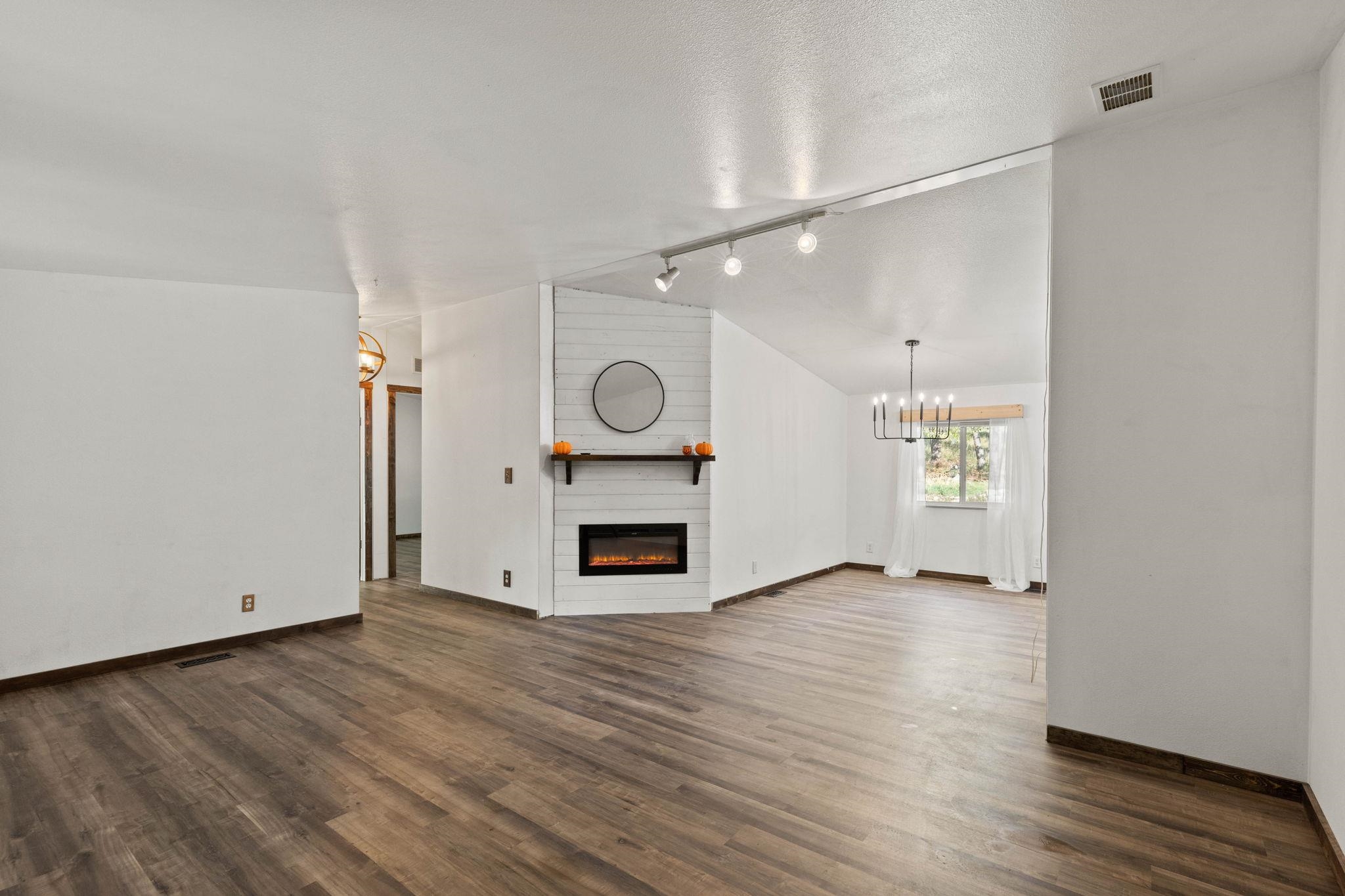 42204 North Darknell Road Elk, WA 99009 - Photo 4 of 41