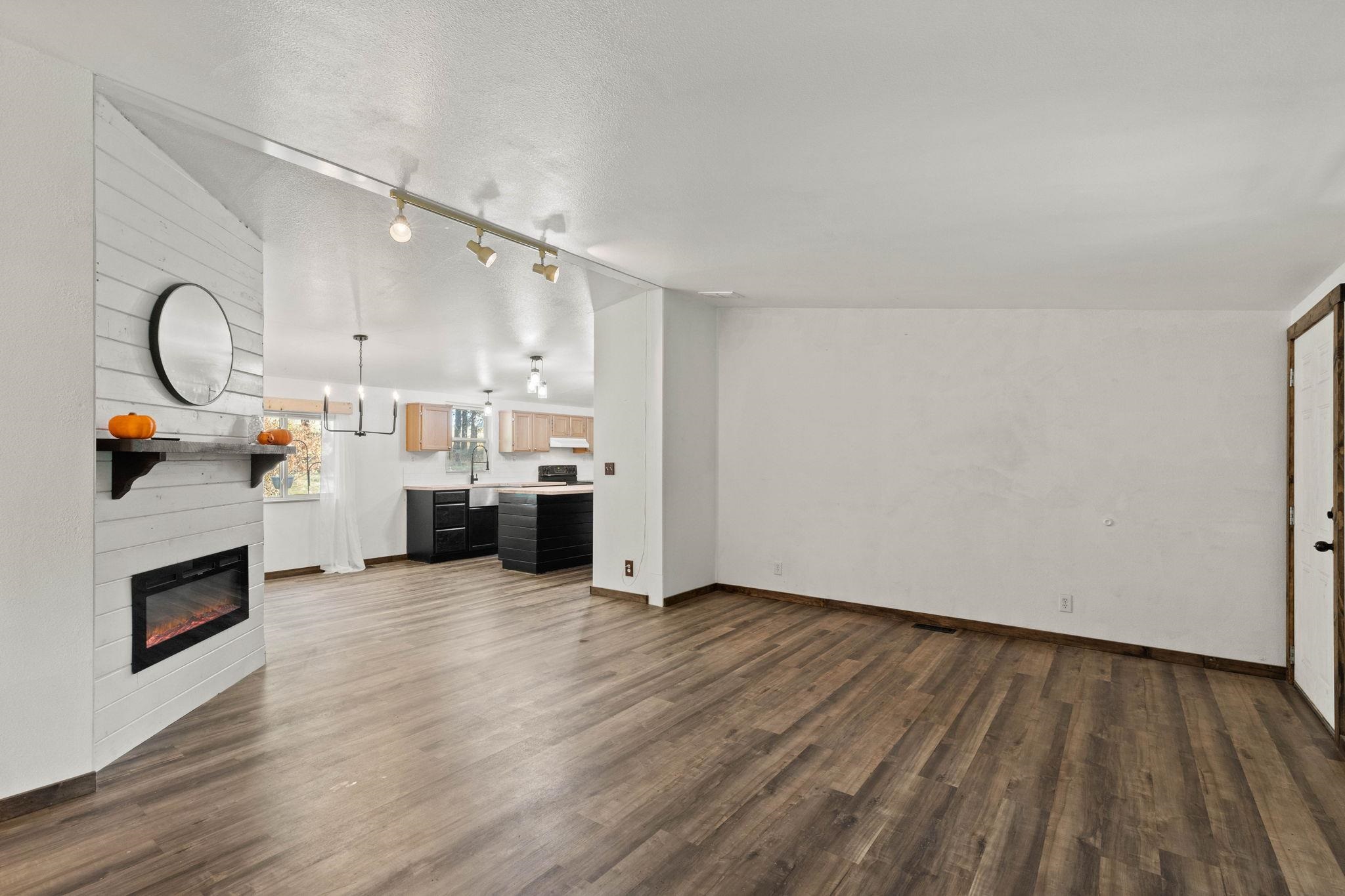 42204 North Darknell Road Elk, WA 99009 - Photo 6 of 41