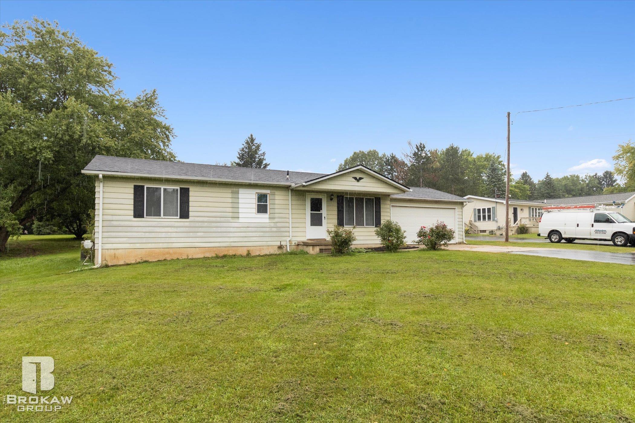 16384 South Seymour Road Linden, MI 48451 - Photo 3 of 39 50153533-29c03487-cca0-44d7-84b9-223ac3ddc7bf.JPG