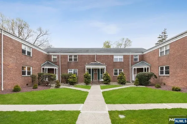 $2,100 | 138-140 Lincoln Street, Unit A10, Montclair, NJ 07042