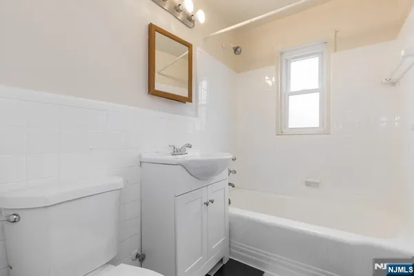 $2,100 | 138-140 Lincoln Street, Unit A10, Montclair, NJ 07042