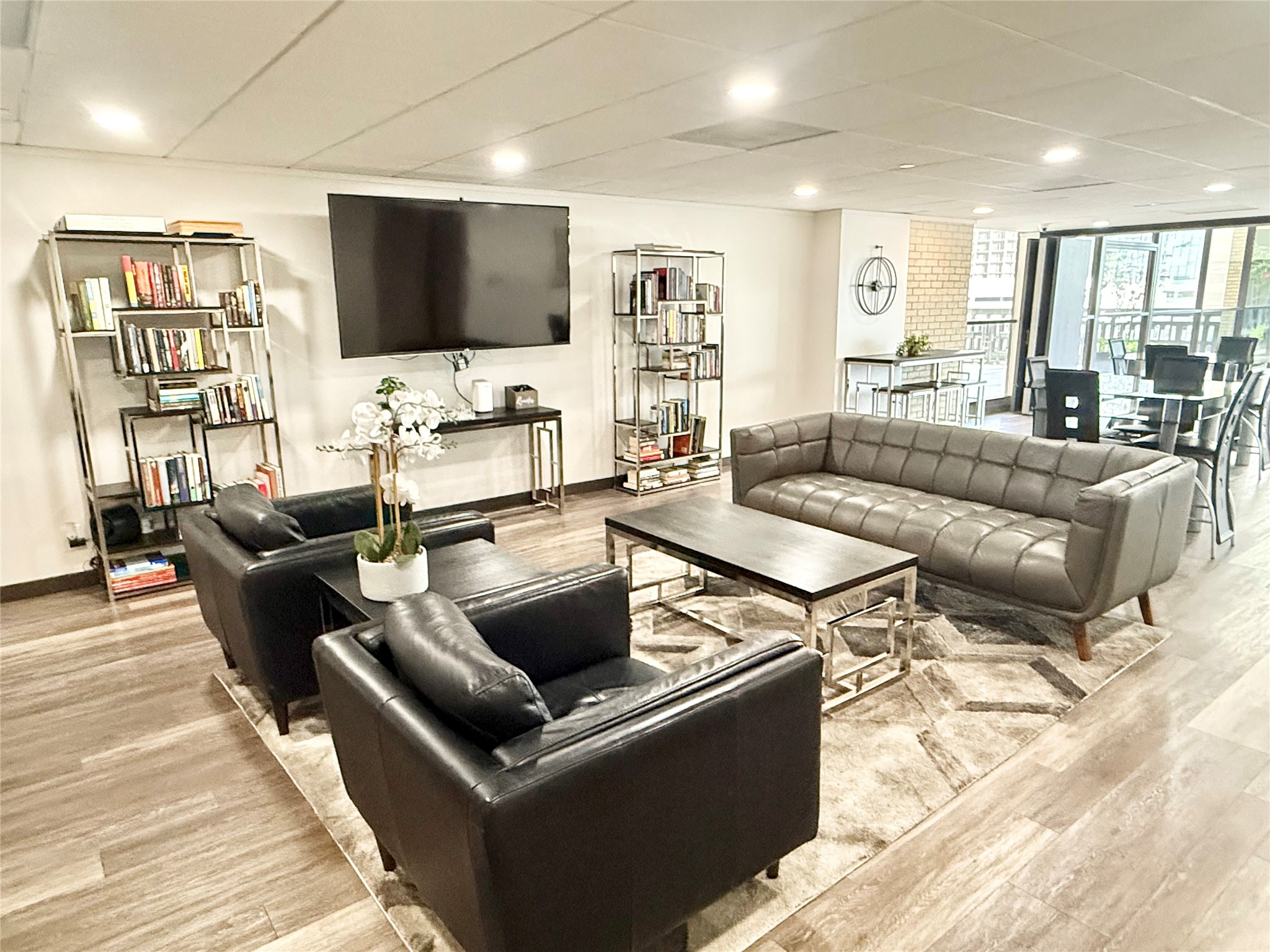 2016 Main Street, Unit 1022 Houston, TX 77002 - Photo 38 of 48 a living room with furniture and a flat screen tv