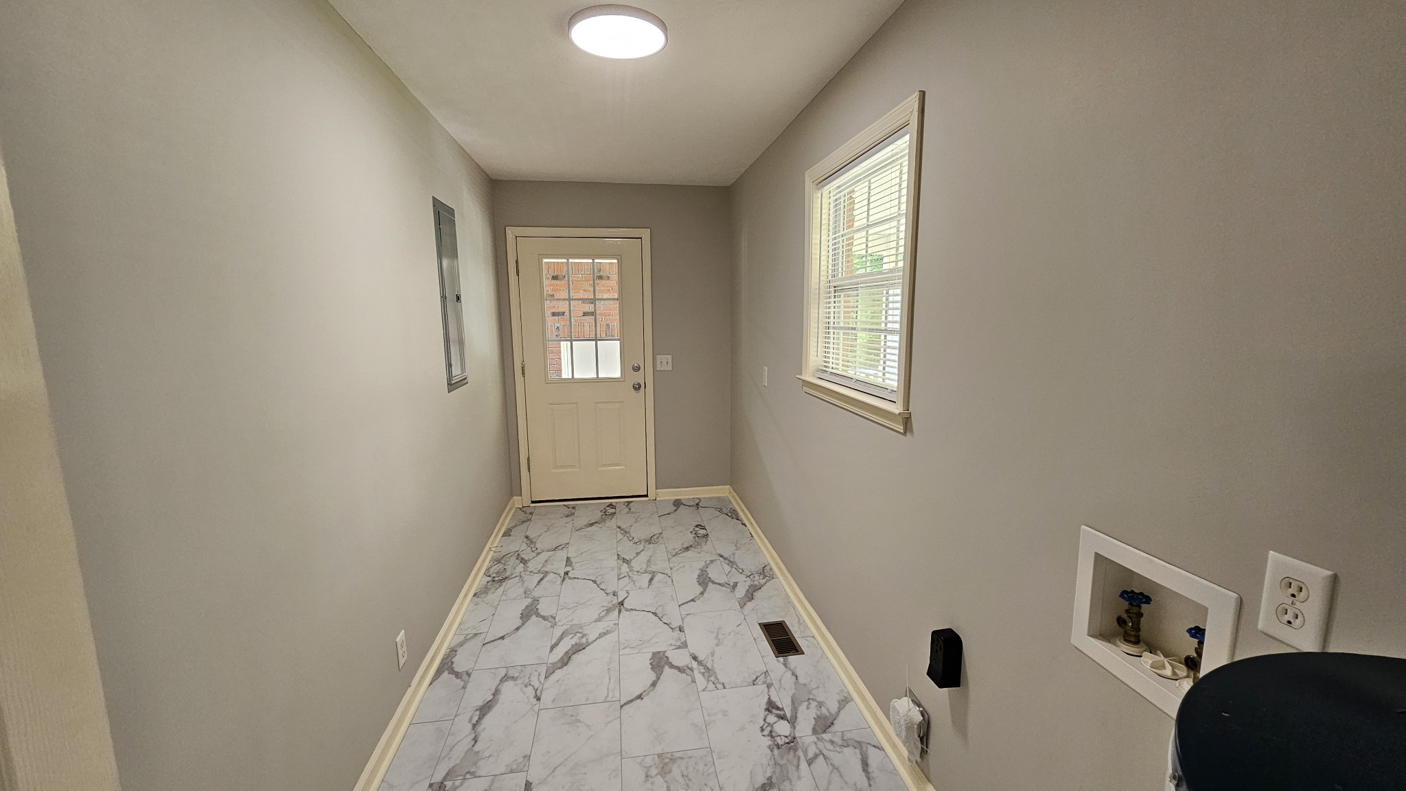 10985 Missionary Ridge Road Bon Aqua, TN 37025 - Photo 31 of 43 a view of livingroom with window