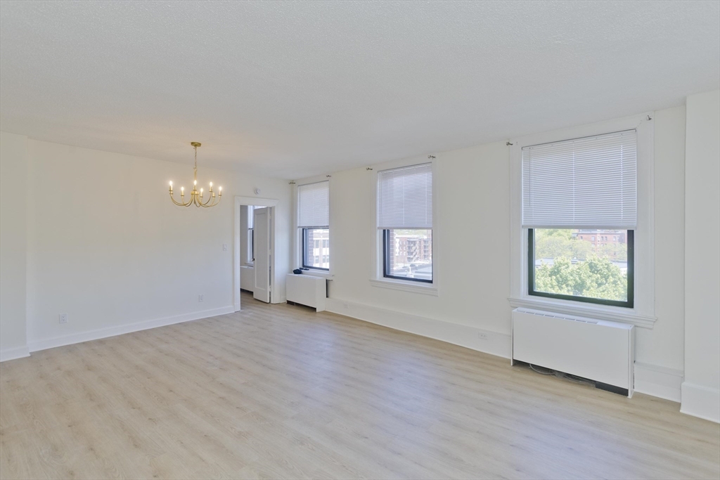 140 Chestnut Street, Unit 404 Springfield, MA 01103 - Photo 4 of 15 Gallery Image 4