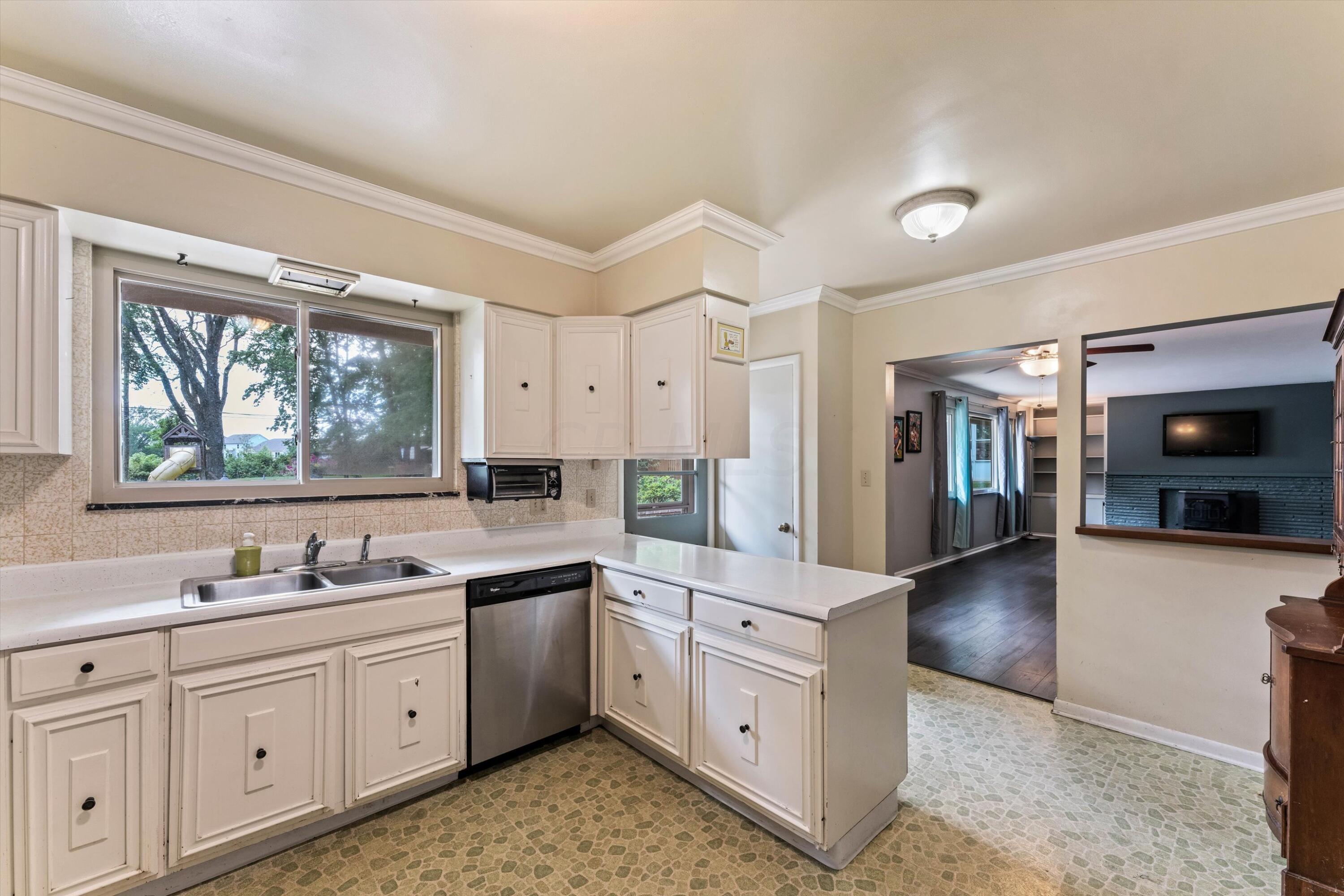 3191 Minerva Lake Road Columbus, OH 43231 - Photo 15 of 42 Kitchen