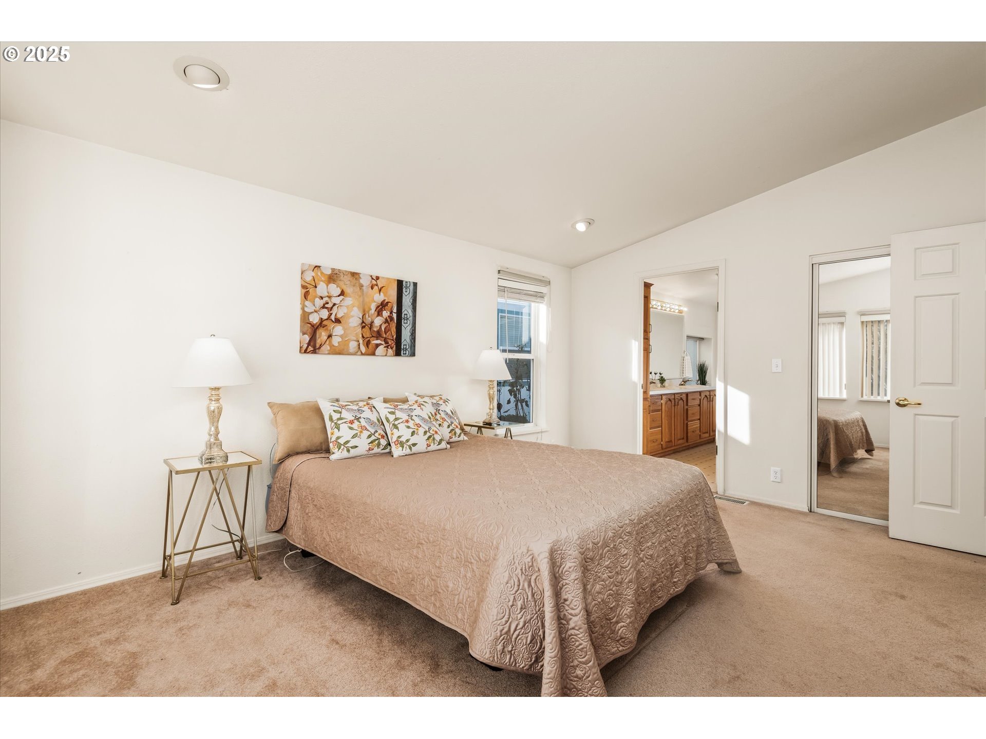 4055 Royal Avenue, Unit 8 Eugene, OR 97402 - Photo 21 of 33 Owner's Suite Bedroom