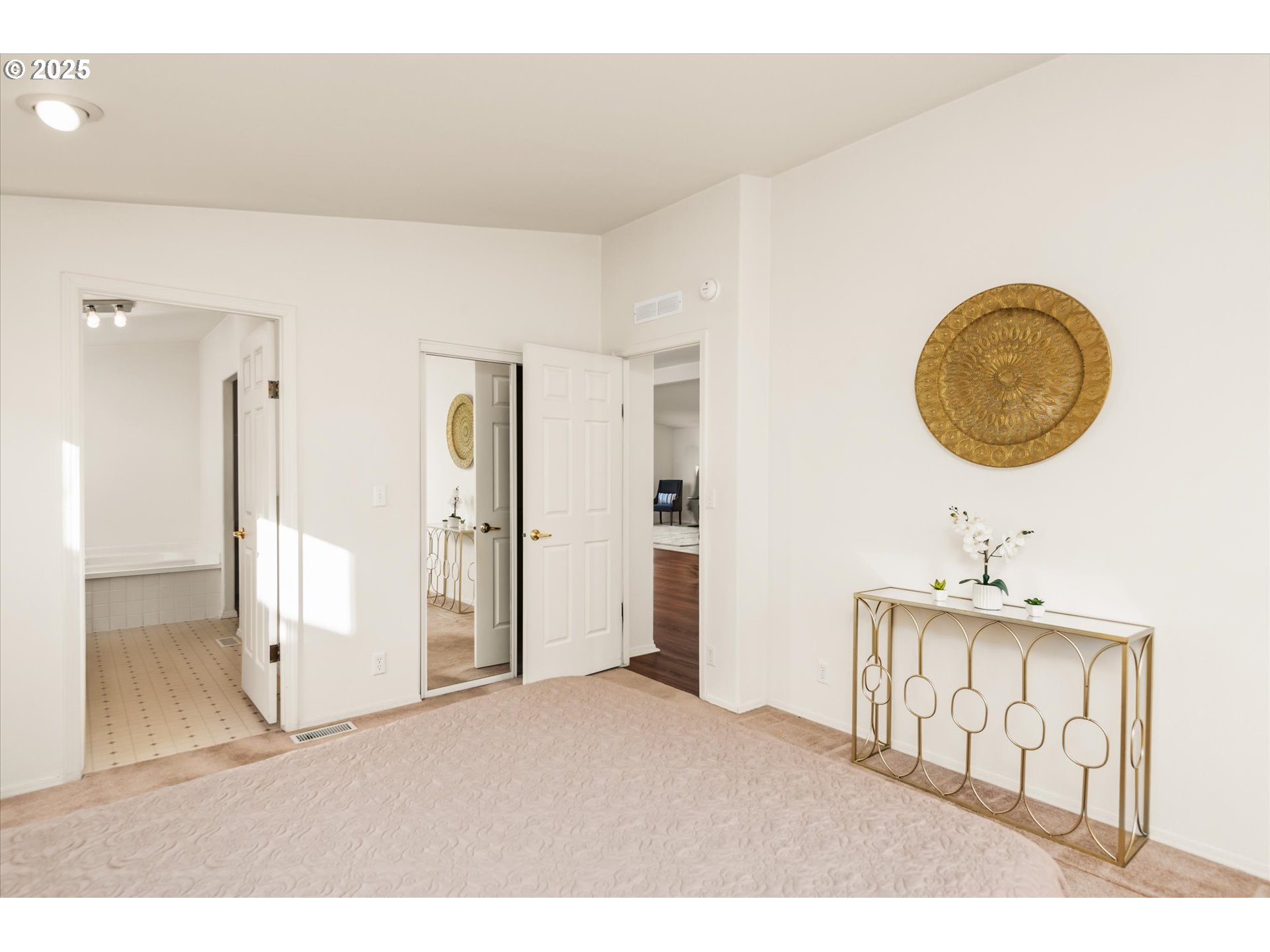 4055 Royal Avenue, Unit 8 Eugene, OR 97402 - Photo 22 of 33 Owner's Suite Bedroom