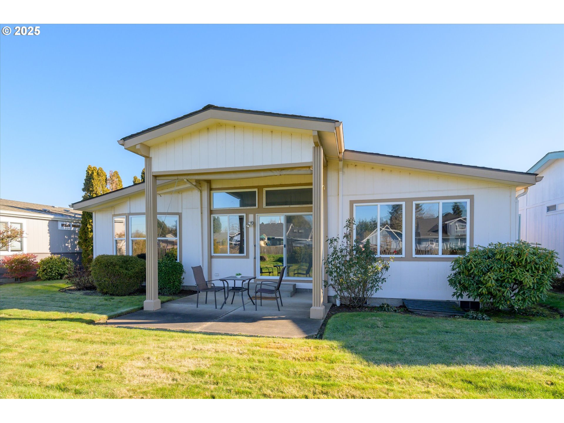 4055 Royal Avenue, Unit 8 Eugene, OR 97402 - Photo 29 of 33 Porch