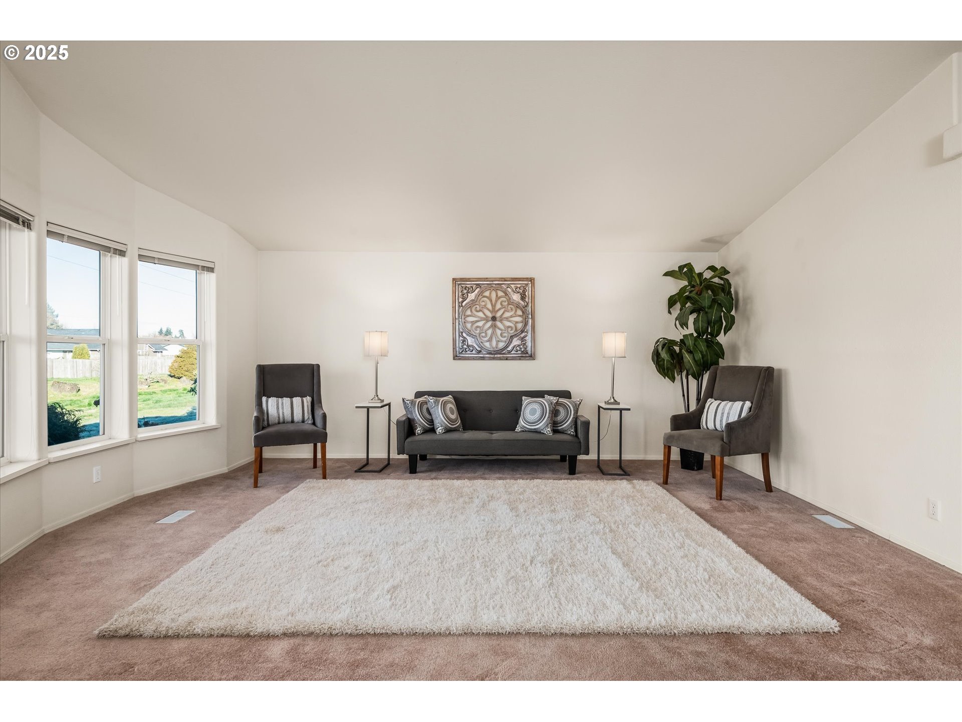 4055 Royal Avenue, Unit 8 Eugene, OR 97402 - Photo 5 of 33 Living Room