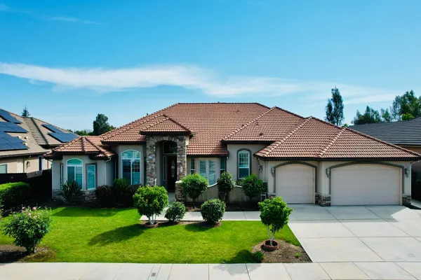 $1,025,000 | 2770 Muncie Avenue, Clovis, CA 93619