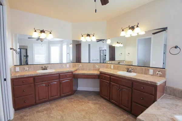 $1,025,000 | 2770 Muncie Avenue, Clovis, CA 93619