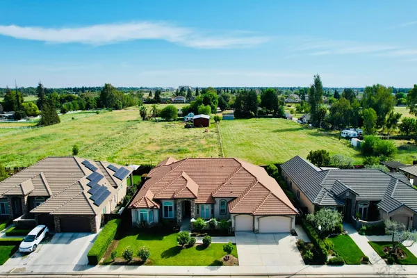 $1,025,000 | 2770 Muncie Avenue, Clovis, CA 93619