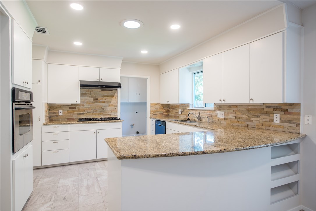 2902 Silverleaf Drive Austin, TX 78757 - Photo 8 of 30