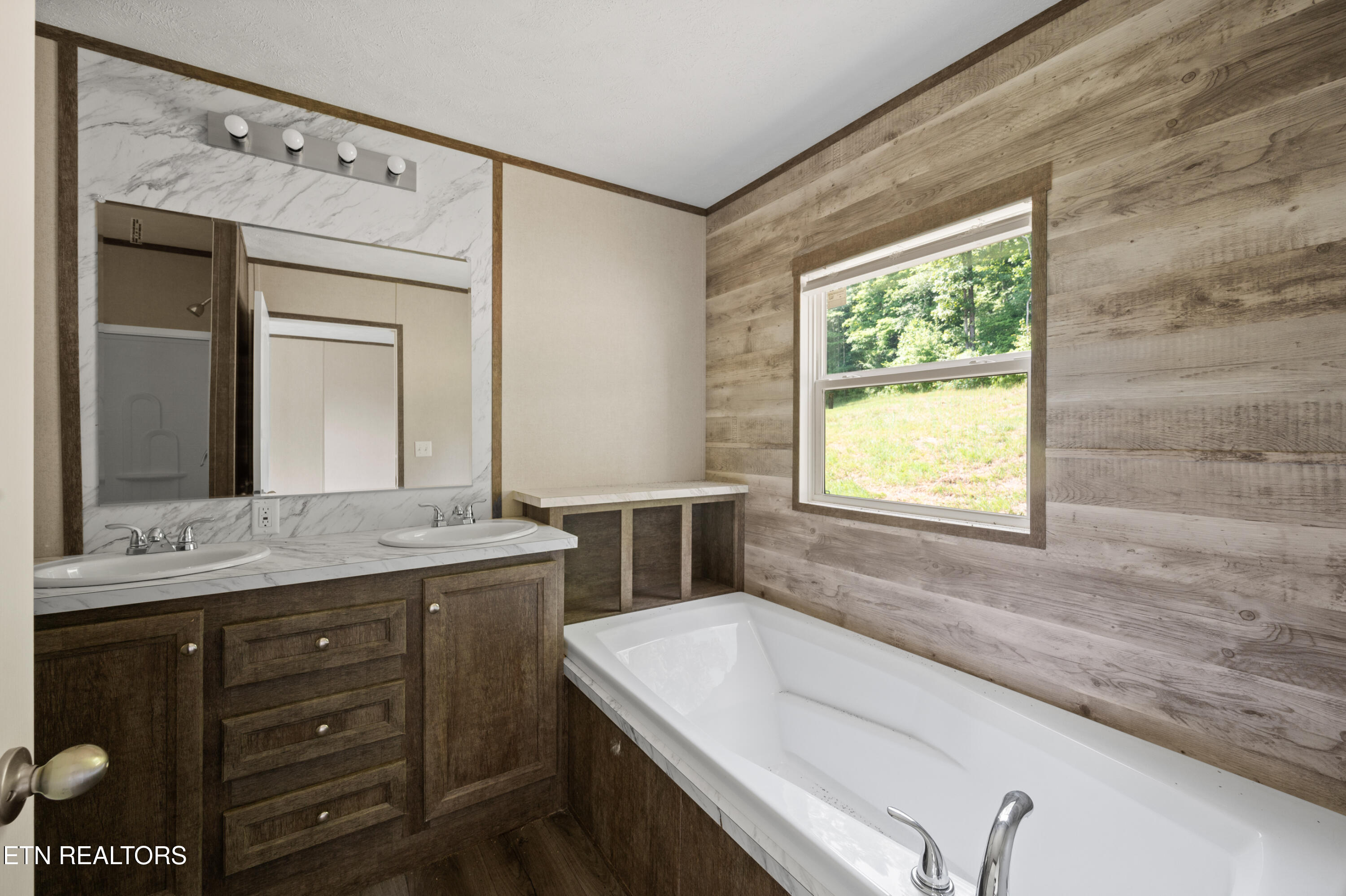 750 Bethlehem Road La Follette, TN 37766 - Photo 14 of 50 Primary tub