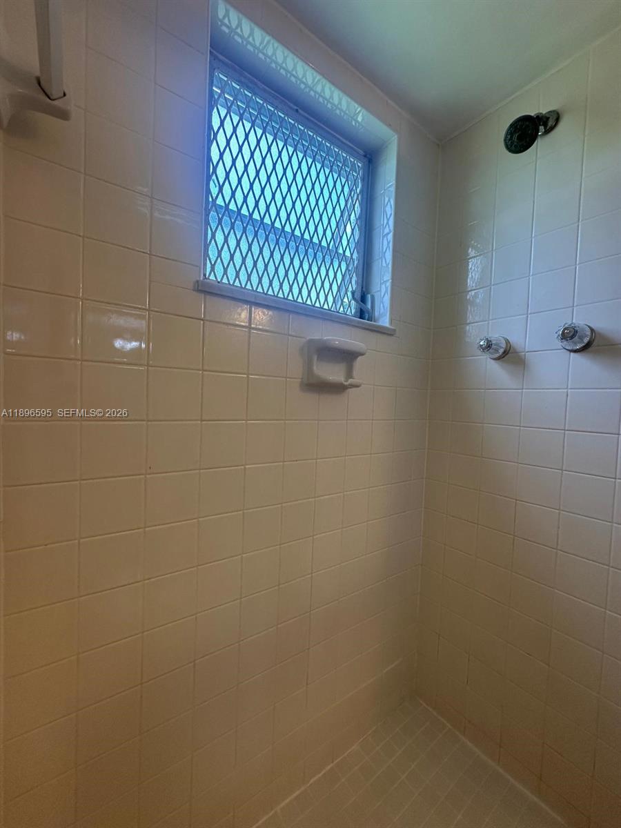 9848 Marina Boulevard, Unit 811 Boca Raton, FL 33428 - Photo 48 of 86 2nd bathroom