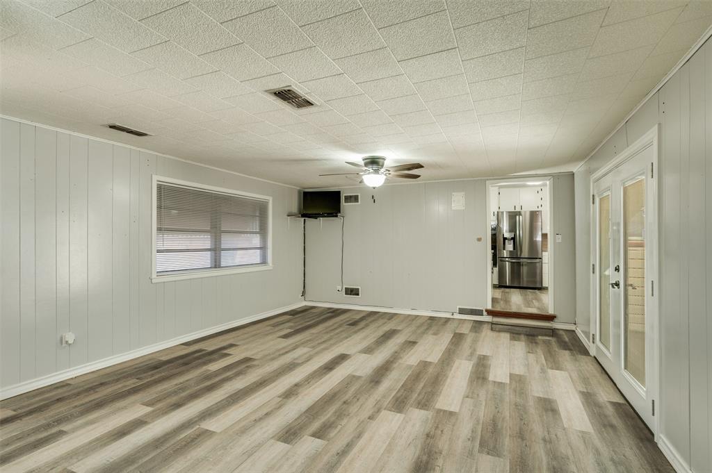 400 South Bailey Street Electra, TX 76360 - Photo 15 of 36 a view of an empty room and window