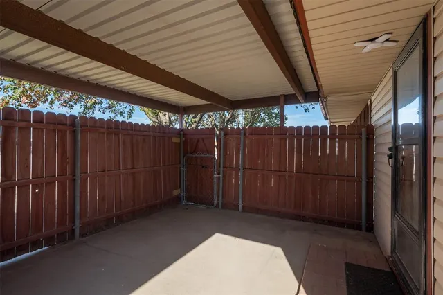 $135,000 | 400 South Bailey Street, Electra, TX 76360