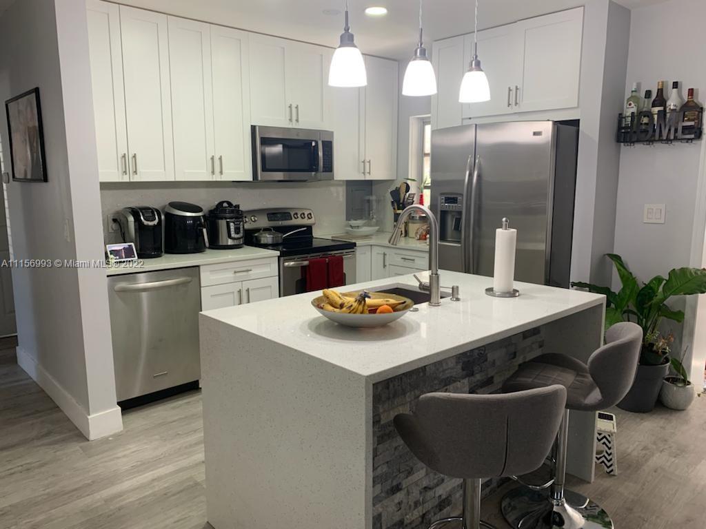 7390 Southwest 19th Street Road Miami, FL 33155 - Photo 3 of 14 Gallery Image 3