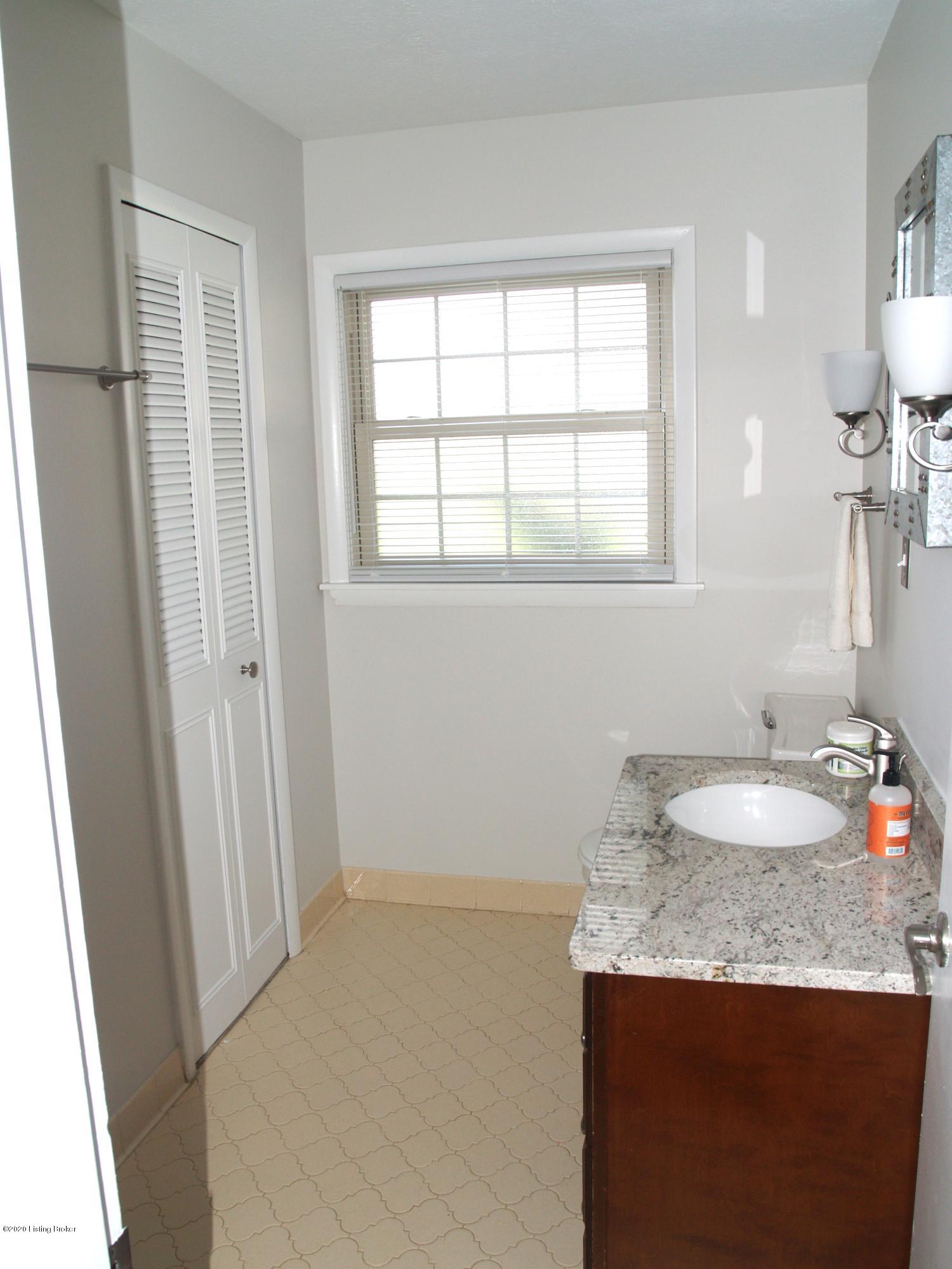 4013 Wimpole Road Louisville, KY 40218 - Photo 30 of 36 P1010691