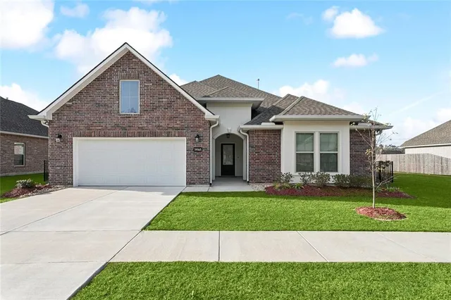 $380,000 | 39565 White Sand Lane, Ponchatoula, LA 70454