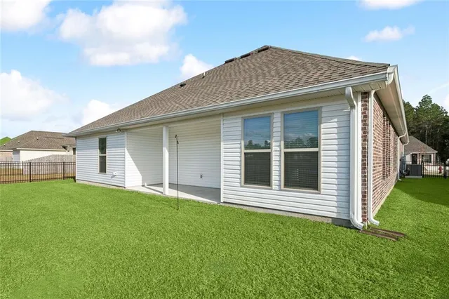 $380,000 | 39565 White Sand Lane, Ponchatoula, LA 70454