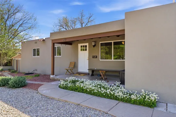 $885,000 | 210 Las Mananitas Street, Santa Fe, NM 87501