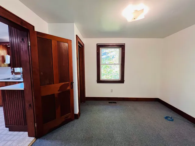 $259,900 | 21 Ledge Road, Lyndon, VT 05851