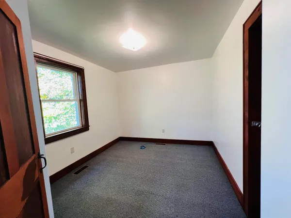 $259,900 | 21 Ledge Road, Lyndon, VT 05851