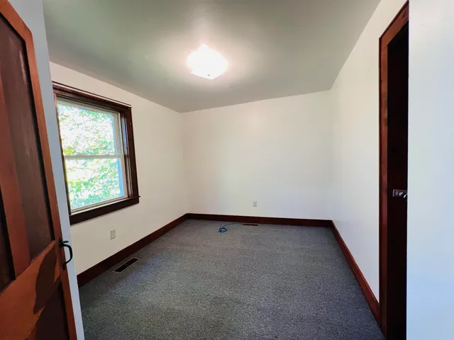 $259,900 | 21 Ledge Road, Lyndon, VT 05851