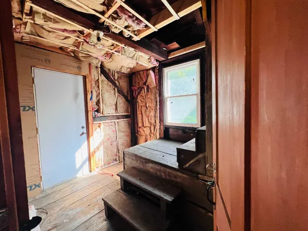 $259,900 | 21 Ledge Road, Lyndon, VT 05851