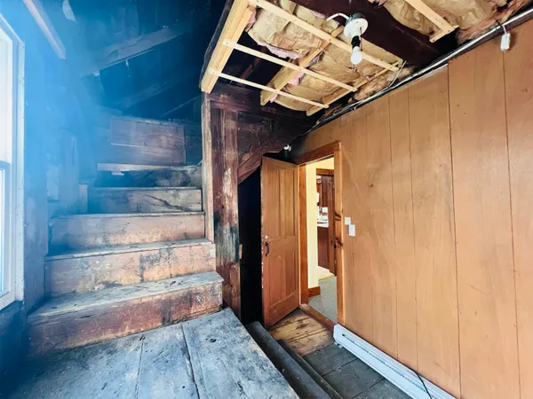 $259,900 | 21 Ledge Road, Lyndon, VT 05851