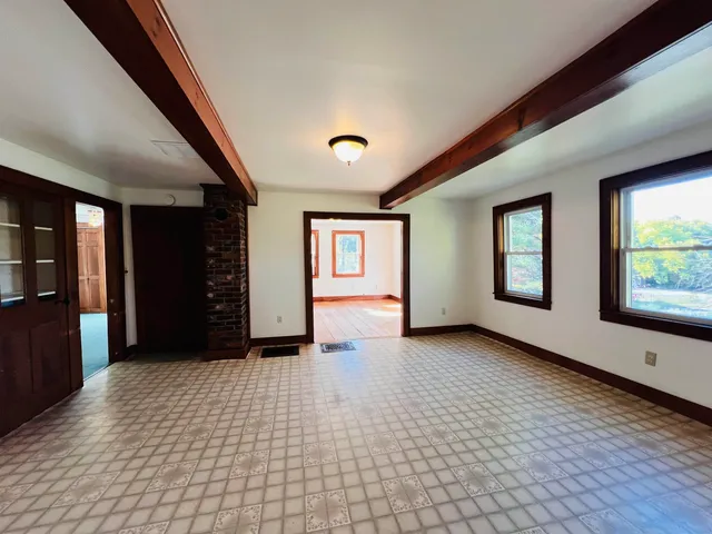 $259,900 | 21 Ledge Road, Lyndon, VT 05851