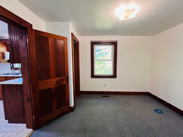 $259,900 | 21 Ledge Road, Lyndon, VT 05851