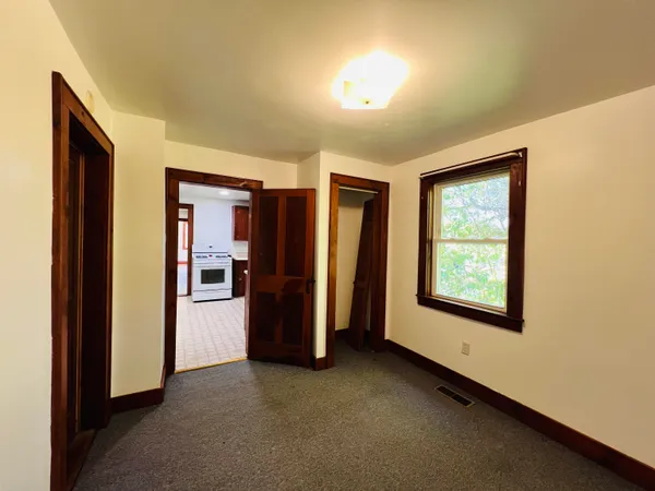 $259,900 | 21 Ledge Road, Lyndon, VT 05851