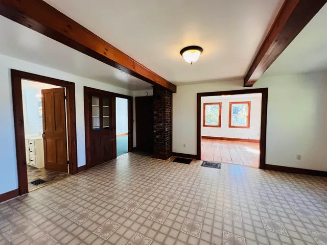 $259,900 | 21 Ledge Road, Lyndon, VT 05851