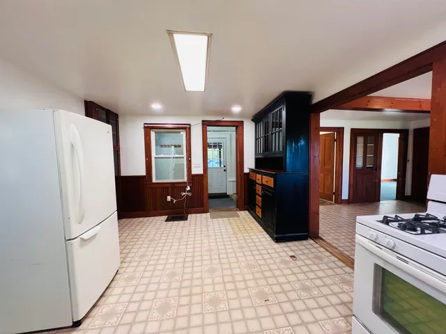 $259,900 | 21 Ledge Road, Lyndon, VT 05851