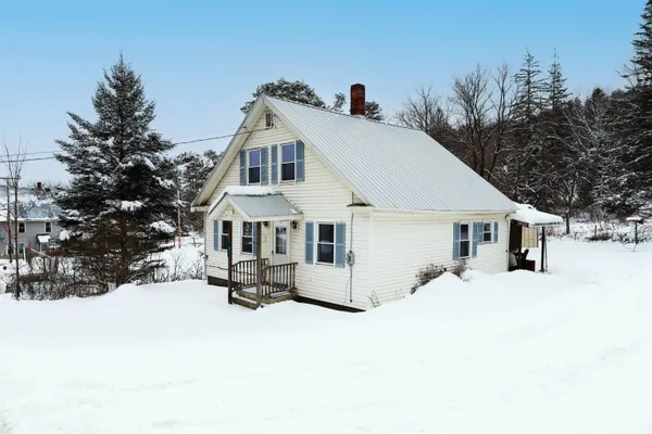 $259,900 | 21 Ledge Road, Lyndon, VT 05851