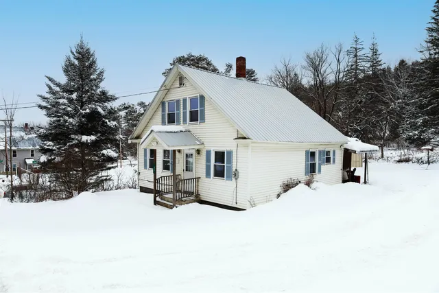 $259,900 | 21 Ledge Road, Lyndon, VT 05851