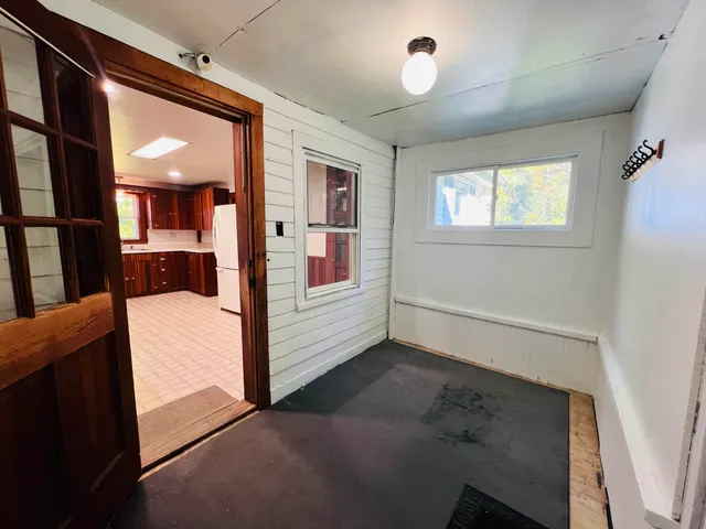 $259,900 | 21 Ledge Road, Lyndon, VT 05851