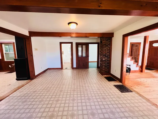 $259,900 | 21 Ledge Road, Lyndon, VT 05851