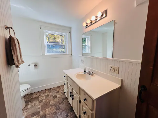 $259,900 | 21 Ledge Road, Lyndon, VT 05851