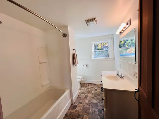 $259,900 | 21 Ledge Road, Lyndon, VT 05851