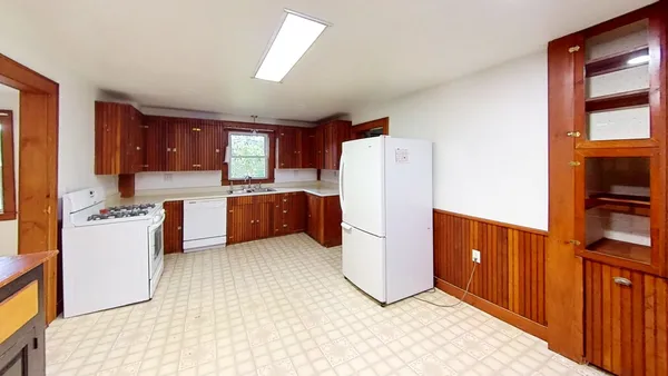 $259,900 | 21 Ledge Road, Lyndon, VT 05851