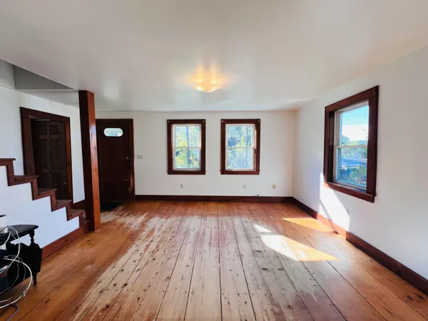 $259,900 | 21 Ledge Road, Lyndon, VT 05851