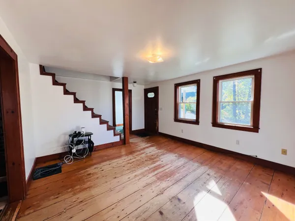 $259,900 | 21 Ledge Road, Lyndon, VT 05851