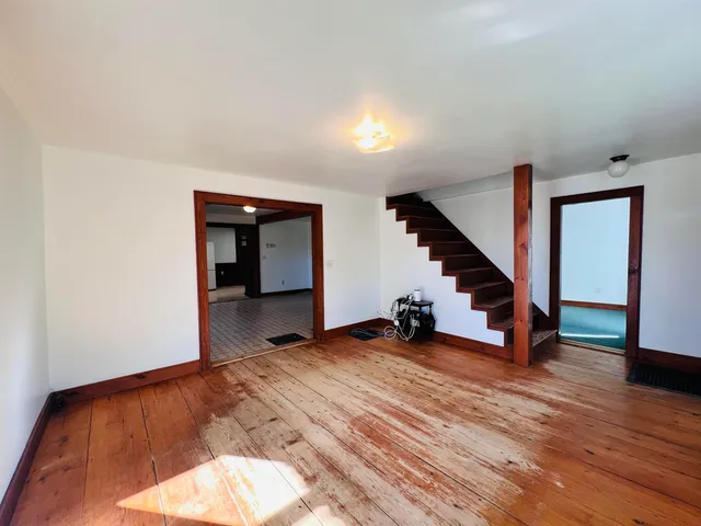 $259,900 | 21 Ledge Road, Lyndon, VT 05851