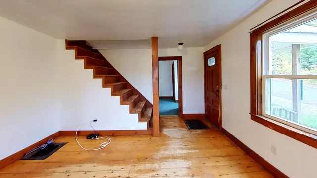 $259,900 | 21 Ledge Road, Lyndon, VT 05851