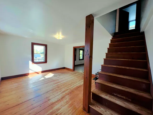 $259,900 | 21 Ledge Road, Lyndon, VT 05851